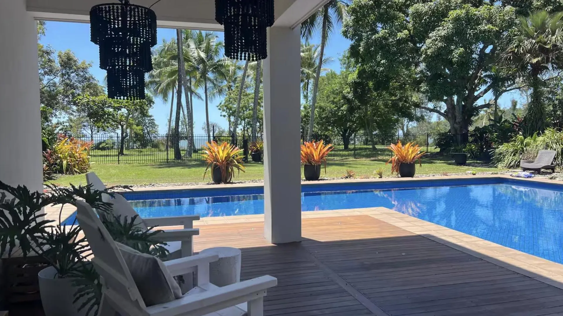 Holiday home Big Beach House Tranquility - Beachfront Renovated Kewarra Beach