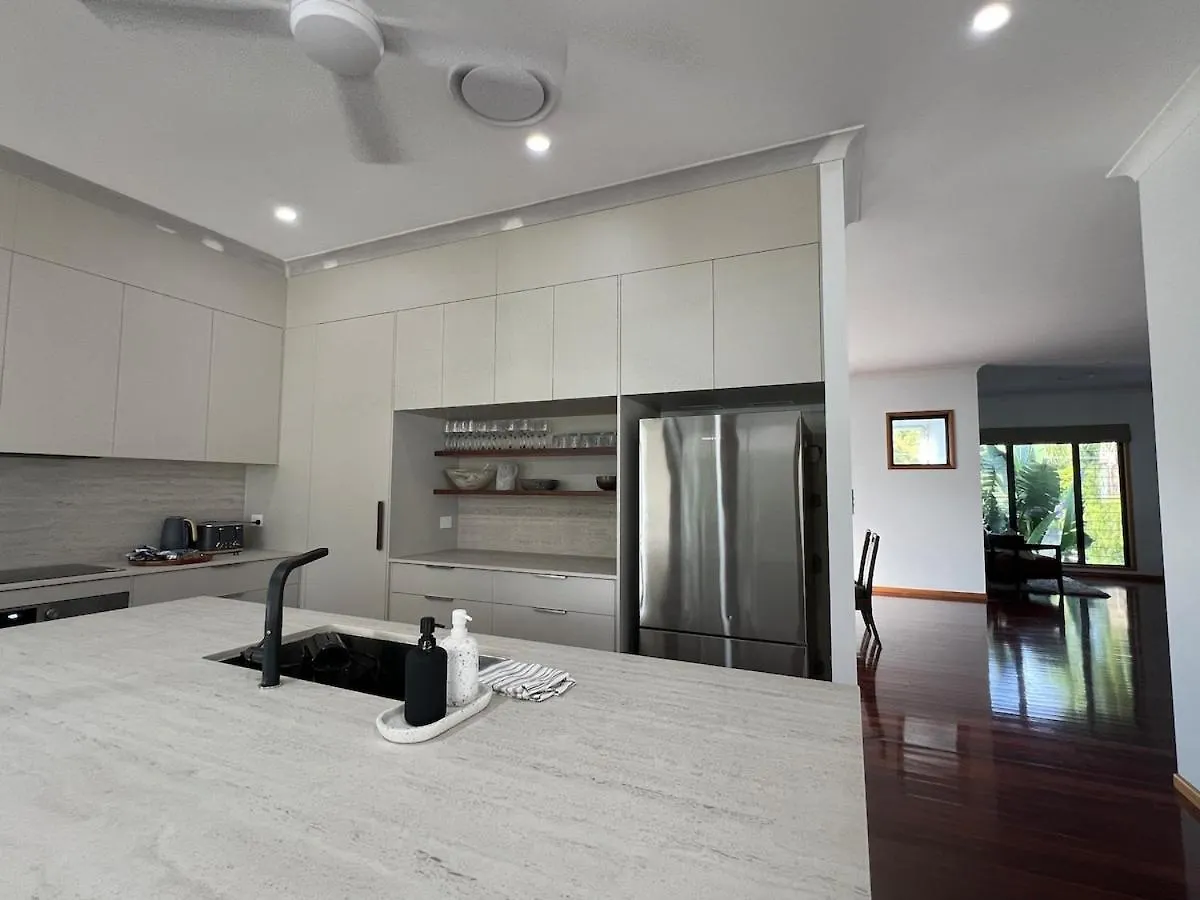 Big Beach House Tranquility - Beachfront Renovated Kewarra Beach Holiday home
