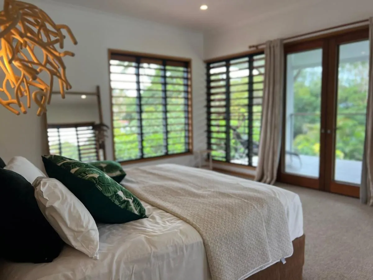 Holiday home Big Beach House Tranquility - Beachfront Renovated Kewarra Beach Australia