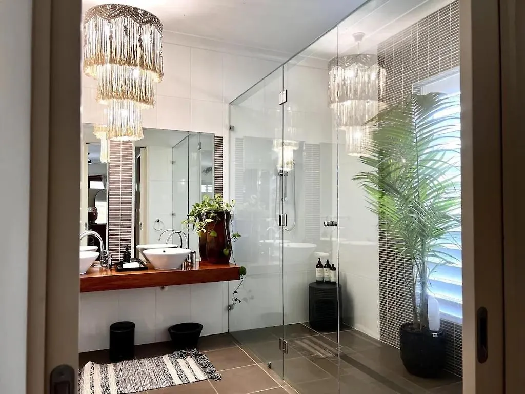 Big Beach House Tranquility - Beachfront Renovated Kewarra Beach Australia