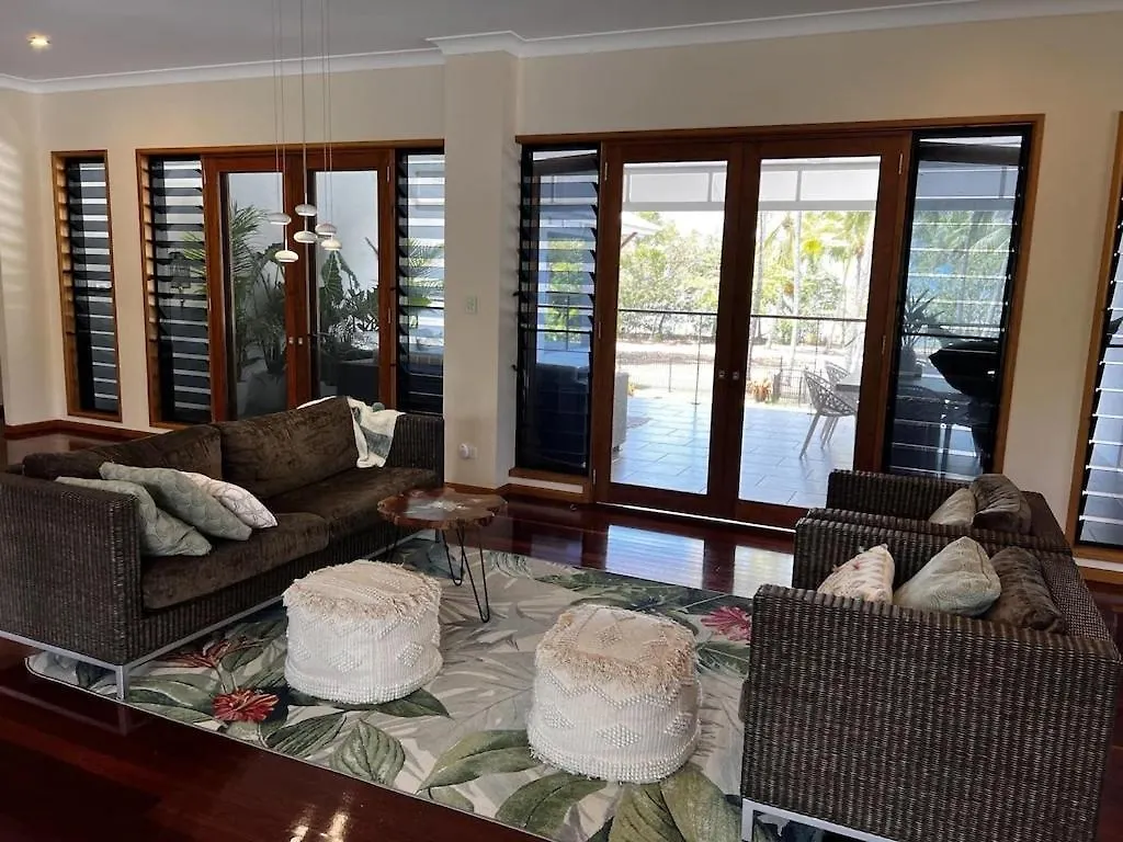 Big Beach House Tranquility - Beachfront Renovated Kewarra Beach Holiday home