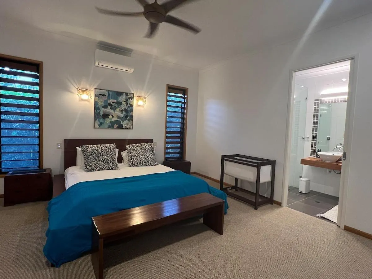 Big Beach House Tranquility - Beachfront Renovated Kewarra Beach 0*,