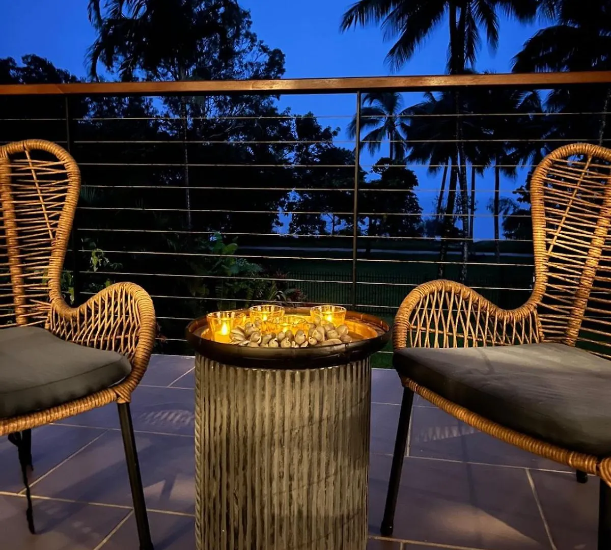 Big Beach House Tranquility - Beachfront Renovated Kewarra Beach Australia