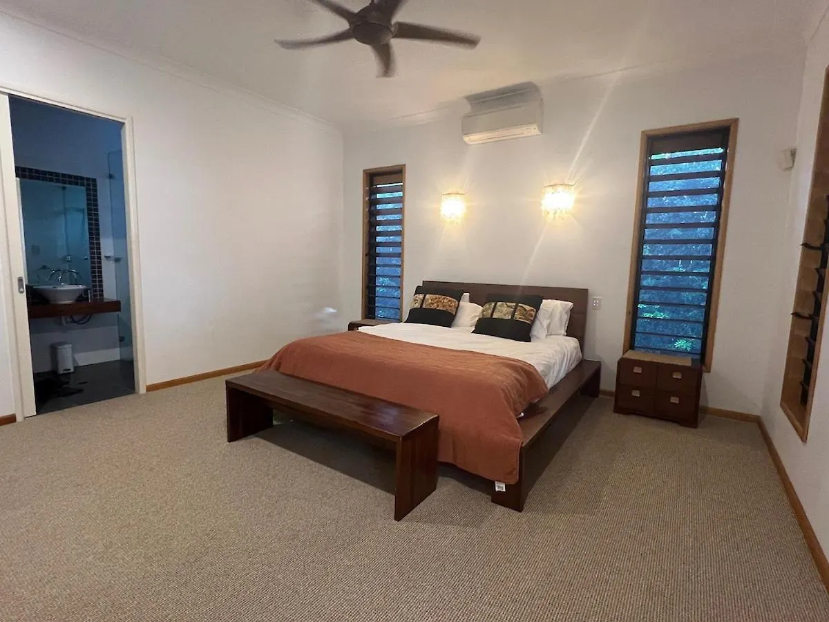 Big Beach House Tranquility - Beachfront Renovated Kewarra Beach Holiday home