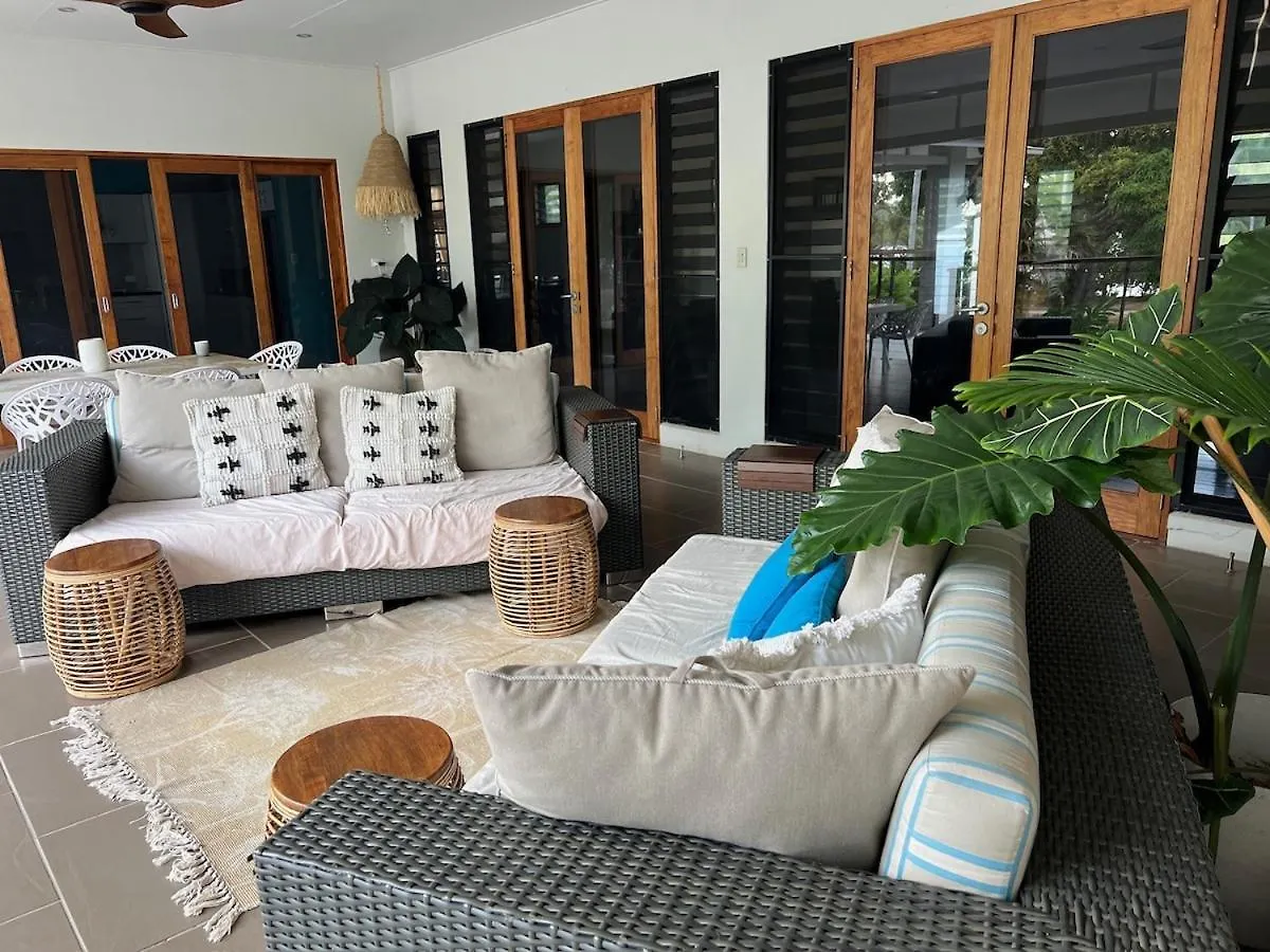 Holiday home Big Beach House Tranquility - Beachfront Renovated Kewarra Beach