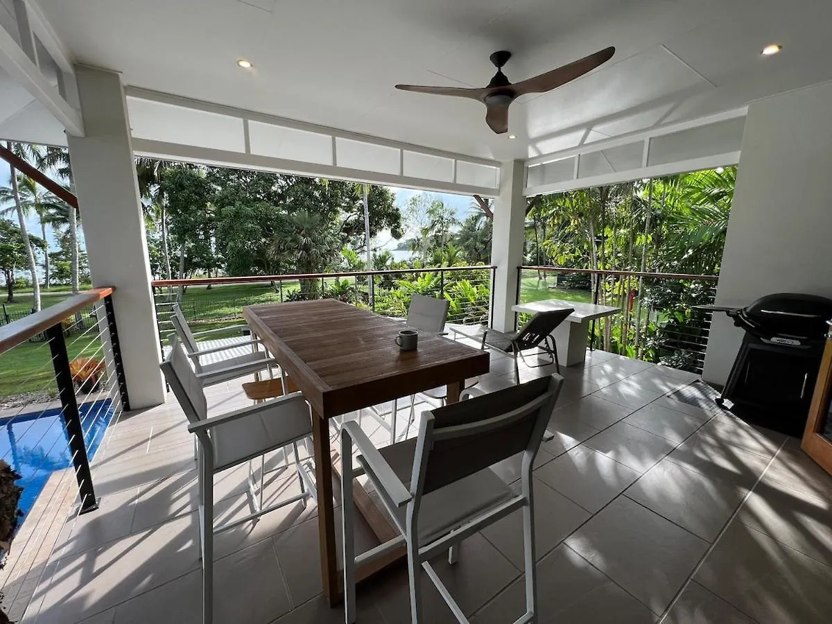 Big Beach House Tranquility - Beachfront Renovated Kewarra Beach 0*,