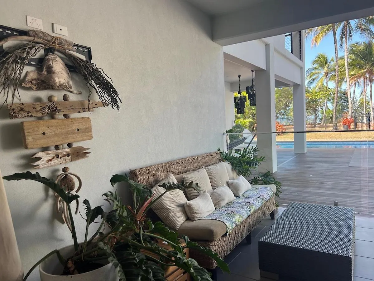 Holiday home Big Beach House Tranquility - Beachfront Renovated Kewarra Beach Australia