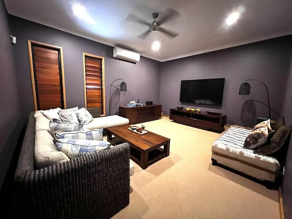 Holiday home Big Beach House Tranquility - Beachfront Renovated Kewarra Beach