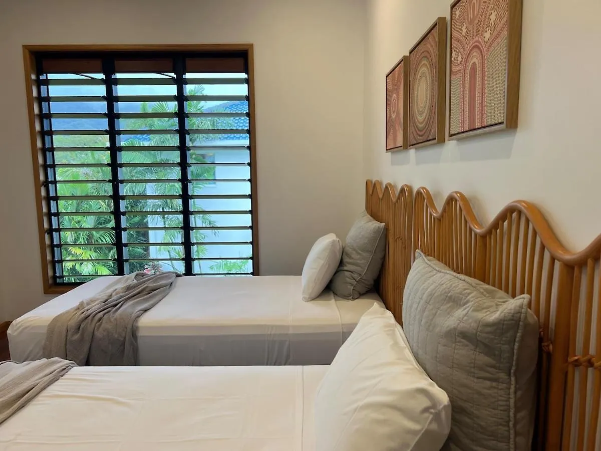 Big Beach House Tranquility - Beachfront Renovated Kewarra Beach 0*,  Australia