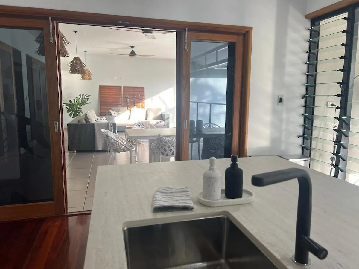 Holiday home Big Beach House Tranquility - Beachfront Renovated Kewarra Beach