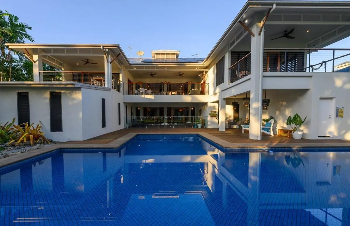 Big Beach House Tranquility - Beachfront Renovated Kewarra Beach 0*,