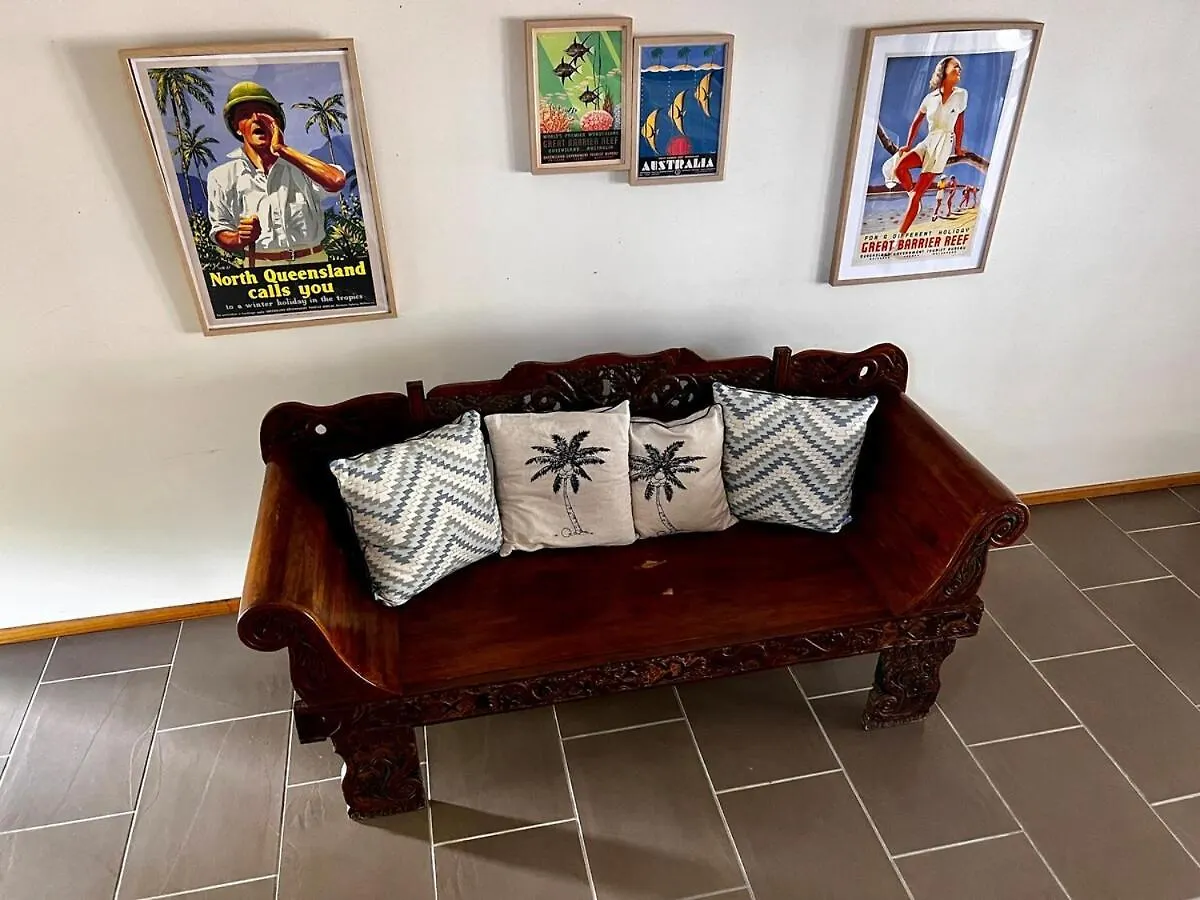 Big Beach House Tranquility - Beachfront Renovated Kewarra Beach Hébergement de vacances